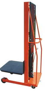 常見搬運設備 手動、液壓、電動搬運車與諾力、卓力生品牌全覽