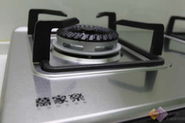 萬(wàn)家樂(lè)QM16燃?xì)庠钤u(píng)測(cè) 一年整機(jī)保修，雙分氣盤(pán)引領(lǐng)節(jié)能科技新風(fēng)尚